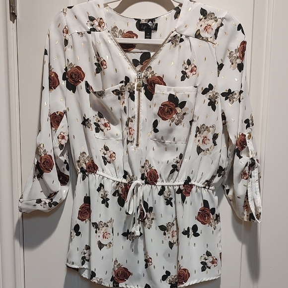 Chic Floral Blouse - White and Brown - Picture 3 of 5
